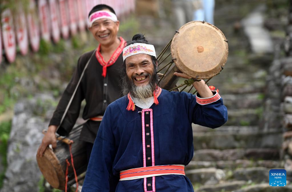 Pic story: yellow mud drum dance of Yao ethnic group in China