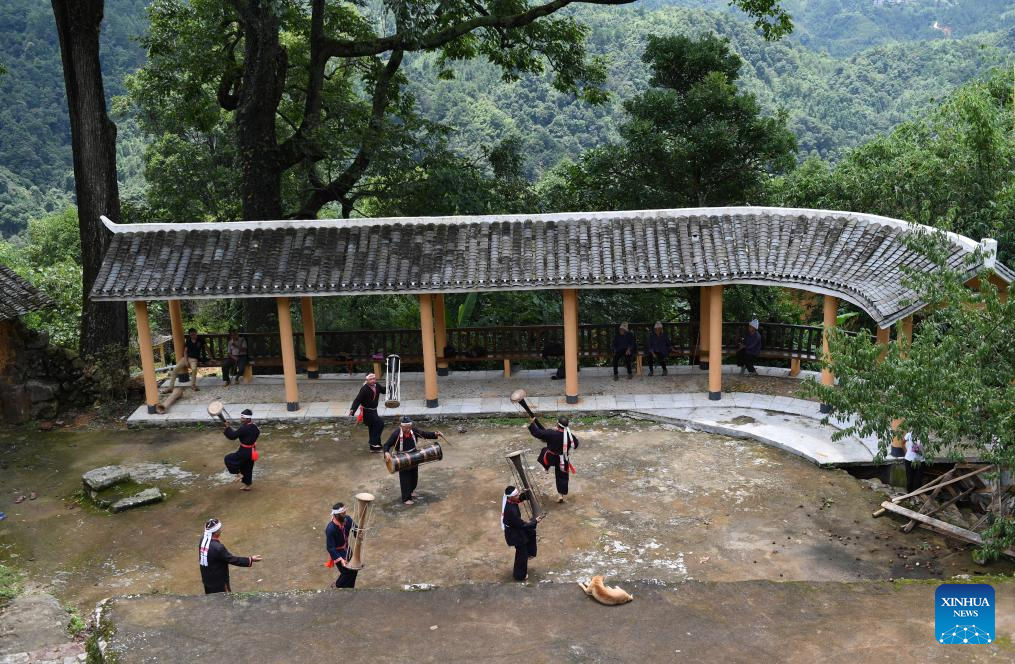 Pic story: yellow mud drum dance of Yao ethnic group in China