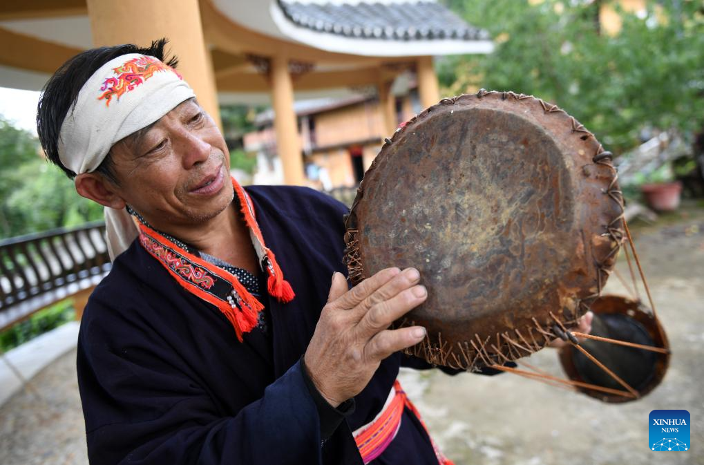 Pic story: yellow mud drum dance of Yao ethnic group in China